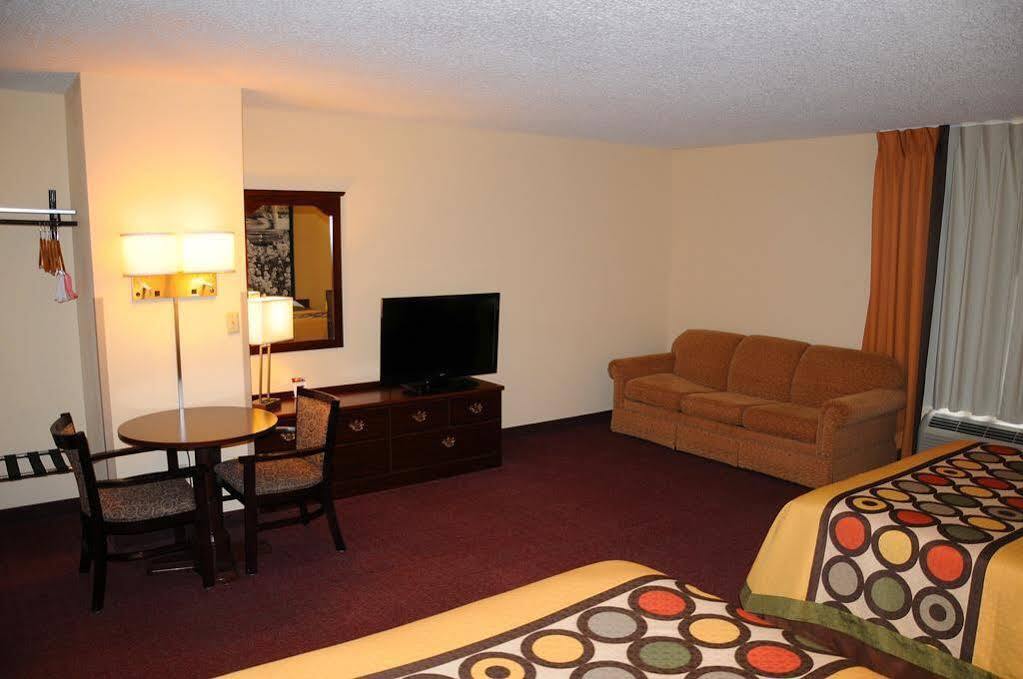 Boarders Inn And Suites By Cobblestone Lamar Missouri Exterior photo